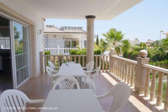 Villa en venta en Alfaz del Pi (Alicante)