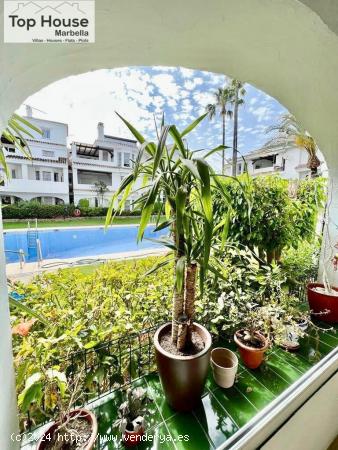 FANTÁSTICO PISO REFORMADO EN UNA URBANIZACIÓN PRIVADA CON PISCINA EN LA ZONA DE LA DAMA DE NOCHE -