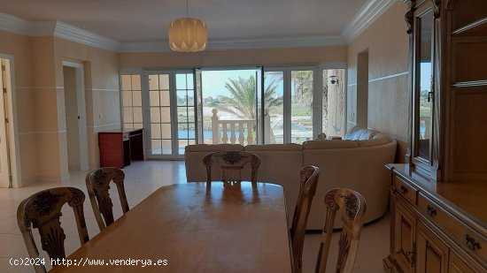 Villa en venta en La Manga del Mar Menor (Murcia)