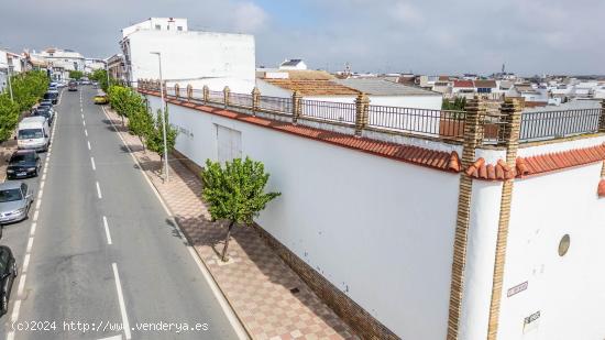 SUELO URBANO EN EL CENTRO DE BOLLULLOS!!! - HUELVA