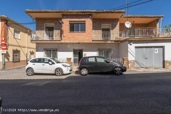  MARAVILLOSA CASA EN EL CENTRO DE EL PUEBLO DE ALFACAR CON 400 METROS DE TERRENO! - GRANADA 