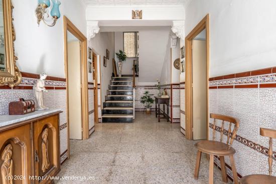 MARAVILLOSA CASA EN EL CENTRO DE EL PUEBLO DE ALFACAR CON 400 METROS DE TERRENO! - GRANADA