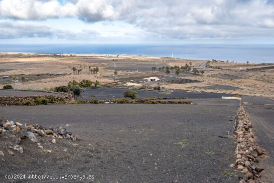 SE VENDE Finca rústica con vistas espectaculares de Arrieta. - Haría