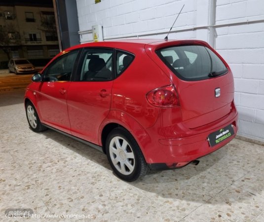 Seat Altea 1.6 de 2004 con 200.000 Km por 2.300 EUR. en Sevilla