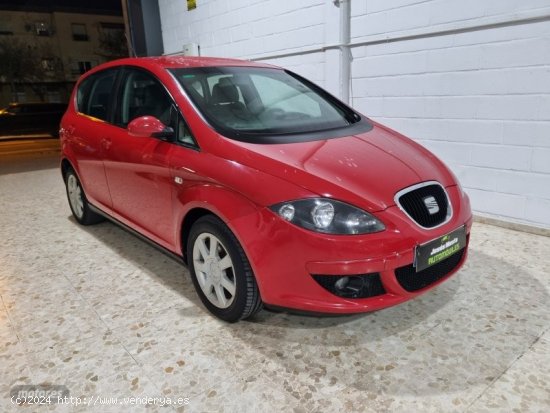 Seat Altea 1.6 de 2004 con 200.000 Km por 2.300 EUR. en Sevilla