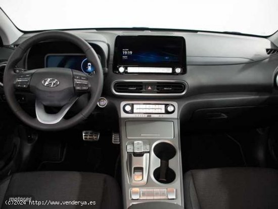 Hyundai Kona Electric Tecno 2C 150kW de 2023 con 5.400 Km por 30.490 EUR. en Cadiz