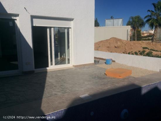 VILLAS PAREADAS DE OBRA NUEVA EN LOS ALCAZARES - MURCIA