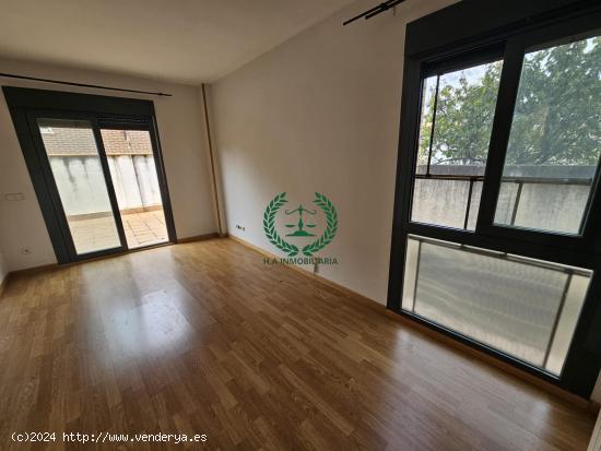 PISO EN VENTA DE 2 HABITACIONES Y 2 BAÑOS CON PATIO. INCLUYE GARAJE - MADRID