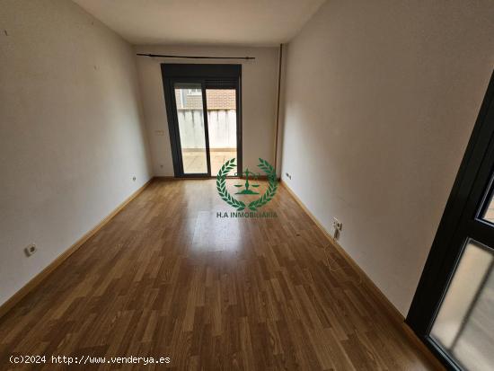 PISO EN VENTA DE 2 HABITACIONES Y 2 BAÑOS CON PATIO. INCLUYE GARAJE - MADRID