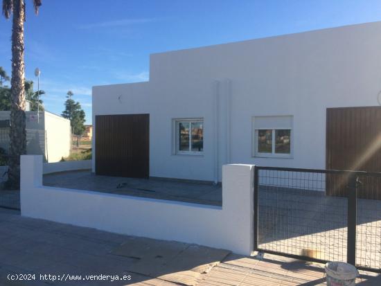 VILLAS PAREADAS DE OBRA NUEVA EN LOS ALCAZARES - MURCIA