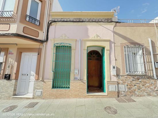 ¡Oportunidad en Almería! Casa en venta en la zona de Almedina - ALMERIA