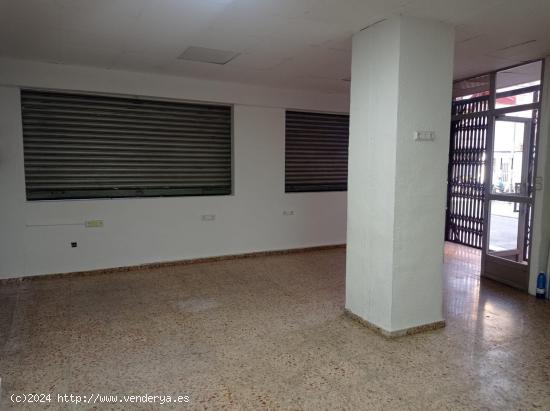 21 Inmobiliarias alquila local en zona centro esquinero - VALENCIA