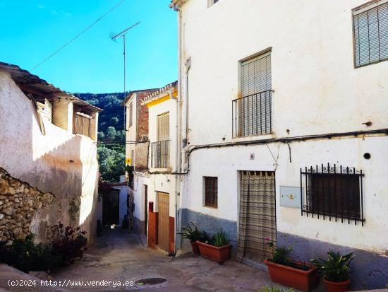 VIVIENDA EN SALERES  ( EL VALLE). - GRANADA