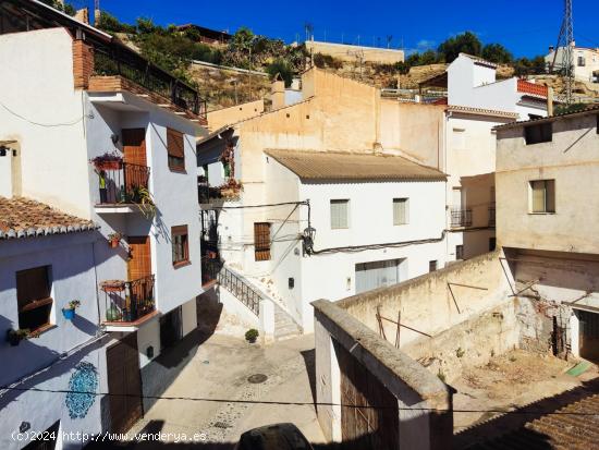 VIVIENDA EN SALERES  ( EL VALLE). - GRANADA