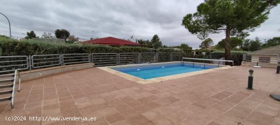 ¡¡¡¡ Magnifico CHALET en Pioz con un encanto especial y  1387 M2 de parcela para entrar a vivir 