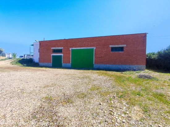 PARCELA 8.779m2 CON 1.000 m2 DE NAVES - VALLADOLID