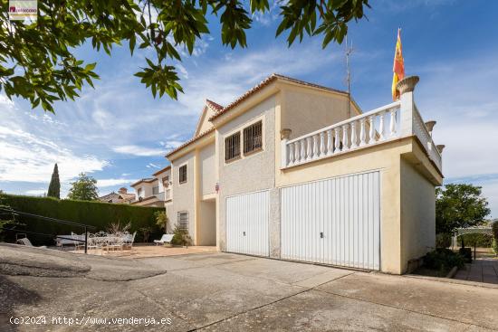 Chalet Venta Urb.Laurel de la Reina (La Zubia) - GRANADA