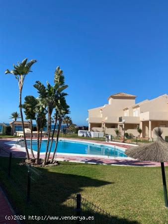  APARTAMENTO PRIMERA LÍNEA DE PLAYA - CADIZ 