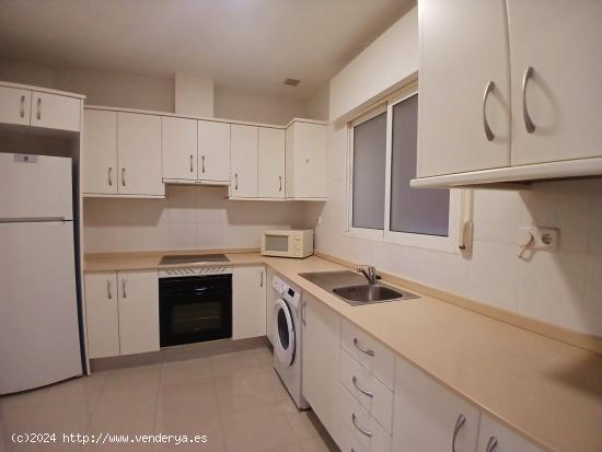 APARTAMENTO SEMI AMUEBLADO EN CENTRO PEATONAL DE CARTAGENA - MURCIA