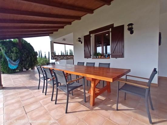 CHALET CON TERRAZA, BARBACOA, JARDÍN Y PISCINA EN PURIAS - LORCA - MURCIA