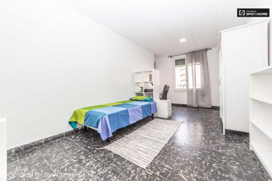  Gran salón con calefacción en piso de 5 habitaciones, Extramurs - Mujeres - VALENCIA 