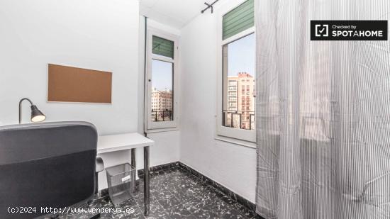 Gran salón con calefacción en piso de 5 habitaciones, Extramurs - Mujeres - VALENCIA