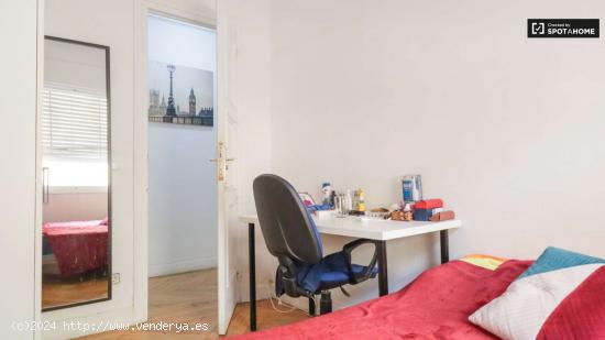  Habitaciones en apartamento de 5 dormitorios en Malasaña, Madrid - MADRID 