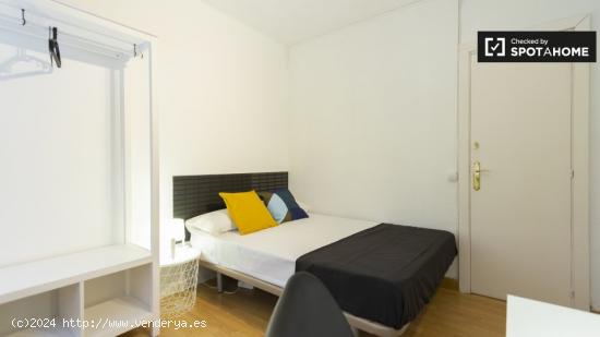 Habitación soleada con cama doble en alquiler en Chamartín - MADRID