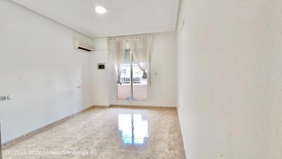 MARAVILLOSA VIVIENDA EN REDOVAN CON BALCON, AMPLIA, LISTA PARA ENTRAR A VIVIR... ¡VISITELA! - ALICA