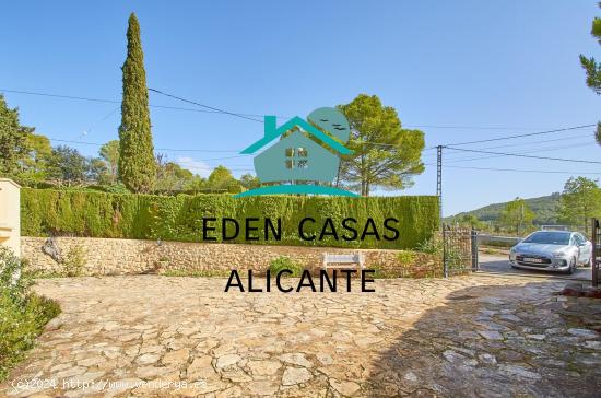 Chalet Independiente Con 4 Dormitorios y 2 Baños, piscina, jardín y trastero en Torremanzanas Alic