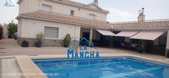 INMOBILIARIA LA MANCHA VENDE CHALET DE LUJO EN ALBACETE - ALBACETE