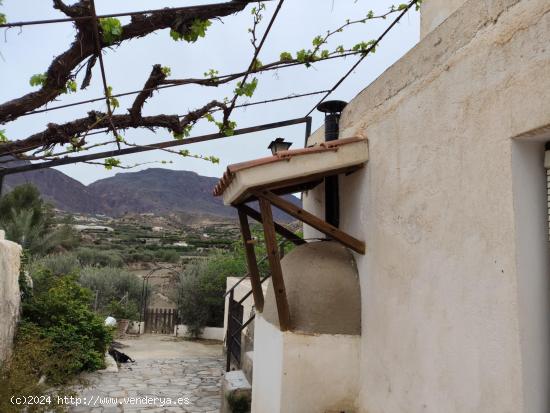 Venta de Cortijo Restaurado con Parcela en Terque - ALMERIA