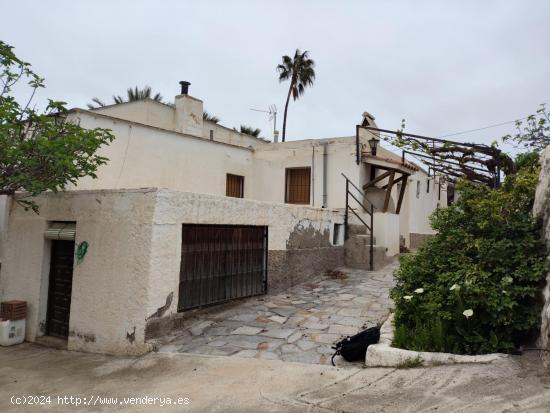 Venta de Cortijo Restaurado con Parcela en Terque - ALMERIA