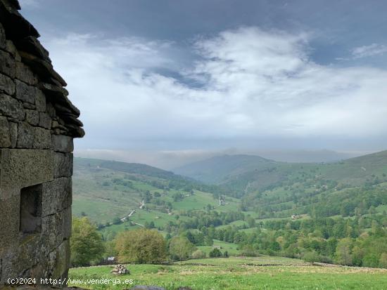 CABAÑA PASIEGA CON PRECIOSAS VISTAS AL VALLE - CANTABRIA