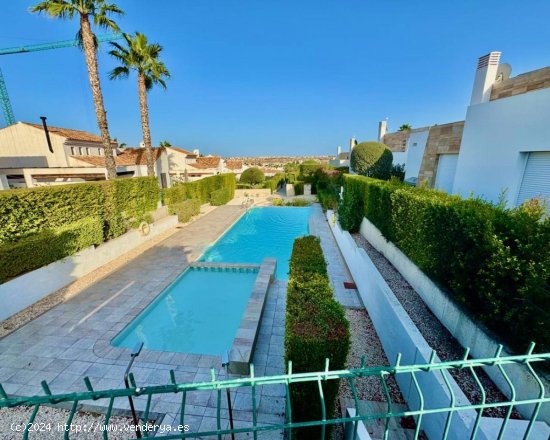 Villa en venta en Algorfa (Alicante)