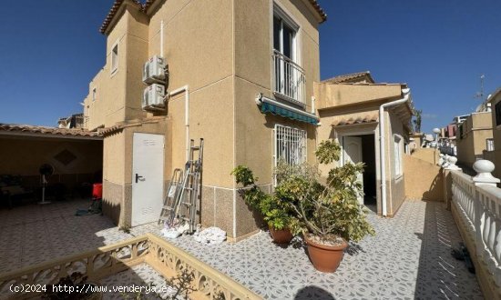 Chalet en venta en Torrevieja (Alicante)