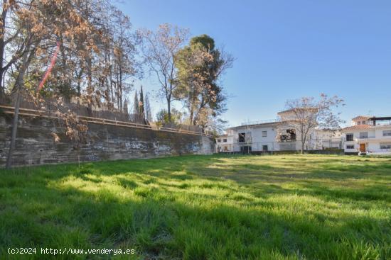  EDIFICACION Y PARCELA PARA USOS MULTIPLES. - GRANADA 