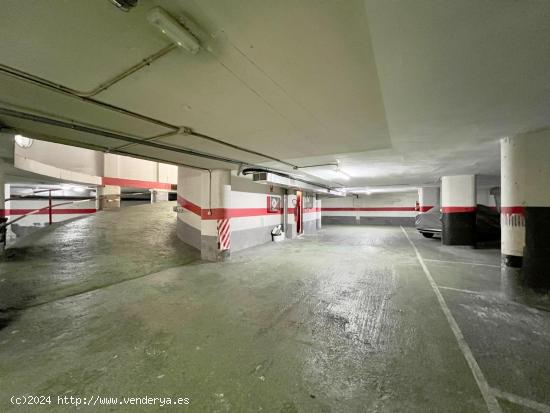 DOS PLAZAS DE GARAJES JUNTAS PARA COCHE GRANDE - Y DOS O TRES MOTOS - ZARAGOZA