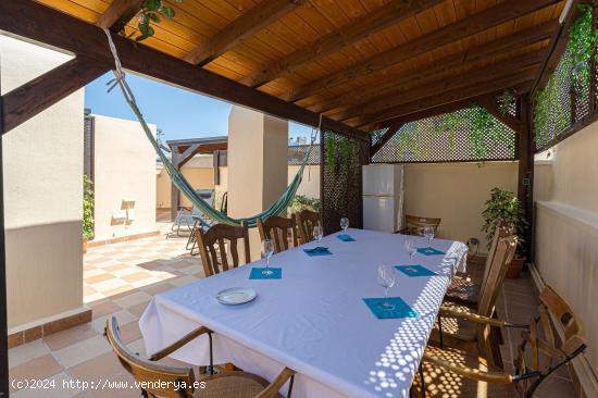 Fantástica vivienda en Urbanización los Pinos, Playa Muchavista. - ALICANTE