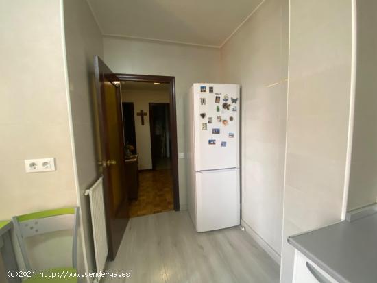 AMPLIO PISO DE 4 HABITACIONES Y 2 BAÑOS CON GARAJE Y TRASTERO EN AVENIDA PIRINEOS - HUESCA