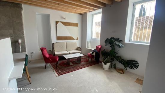 **SE ALQUILA PRECIOSO ESTUDIO A ESTRENAR EN CALLE HUERTO DE SAN CECILIO** - GRANADA