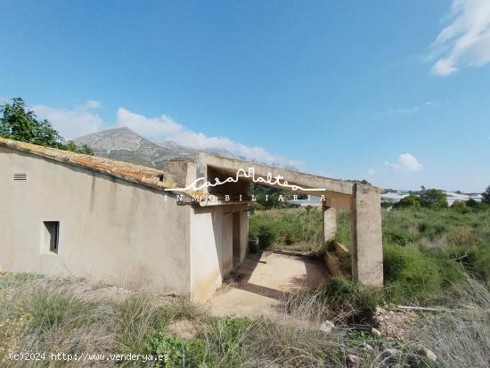  Se vende terrreno con pequeña casa para reformar en Callosa d'En Sarrià - ALICANTE 