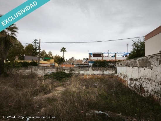 Terreno urbano de 687 m² en Av. de Santa Lucía.