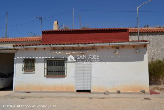 SE VENDE CASA CUEVA CON TERRENO JUNTO AL RÍO CHÍCAMO - MURCIA