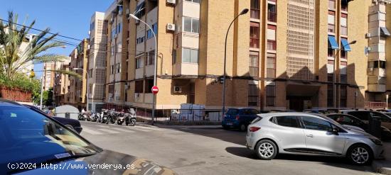 SE VENDE LOCAL PARA GARAJES / POSIBILIDAD 18 GARAJES  Y TRASTEROS /FRENTE HOSPITAL - ALICANTE