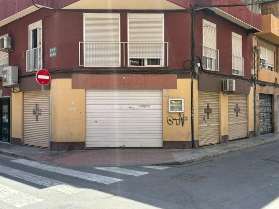  SE VENDE LOCAL / BUENA ZONA / SALIDA DE HUMOS  /EXTERIOR /CAROLINAS - ALICANTE 