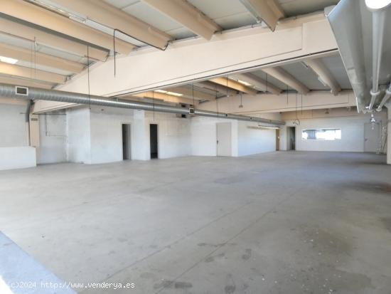 Espectacular nave de 1000 m2 en P.I. Las Comas de Igualada para entrar - BARCELONA