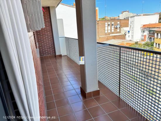 PISO EN VENTA DE 2 DORMITORIOS, 2 BAÑOS, PLAZA DE GARAJE Y TRASTERO EN ZONA LA CANDELARIA, ZAMORA. 