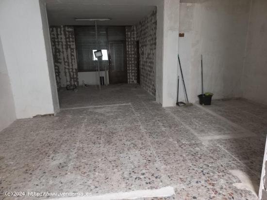 LOCAL COMERCIAL CON MAGNIFICA UBICACION EN VENTA EN ADRA - ALMERIA