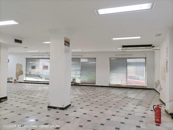  SE ALQUILA LOCAL DE 220 M² - CADIZ 